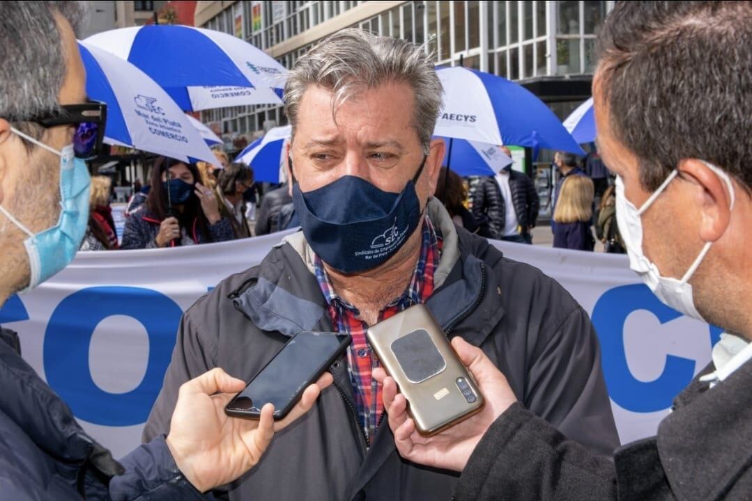 Una importante cantidad de trabajadores se hicieron presentes en la peatonal de Mar del Plata.