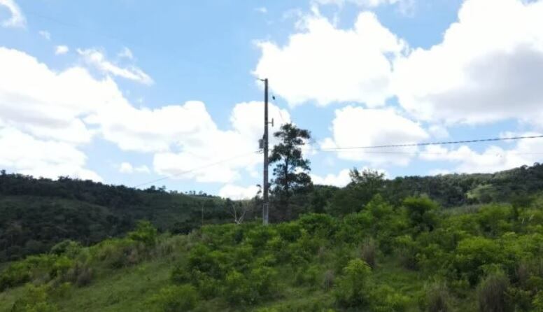 Ejecutan obras eléctricas en San Antonio.