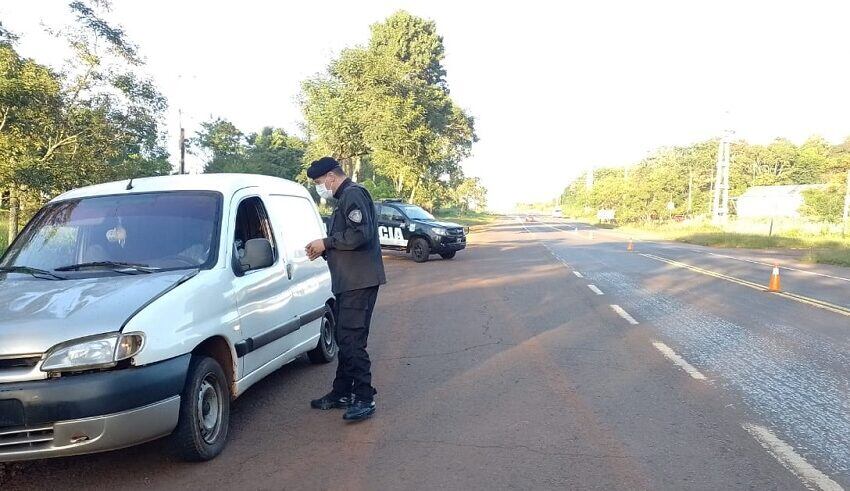 Transportaba combustible de contrabando en su vehículo y fue detenido.