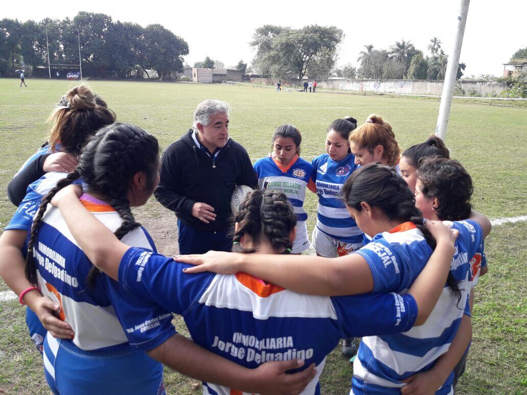 Junto a sus Amazonas de San Isidro.