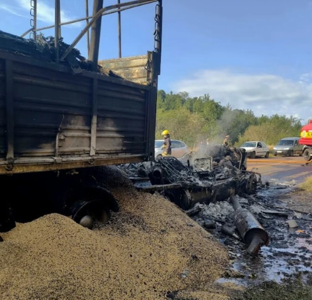 Paraje Chafaríz: explotó el camión que manejaba transportando soja