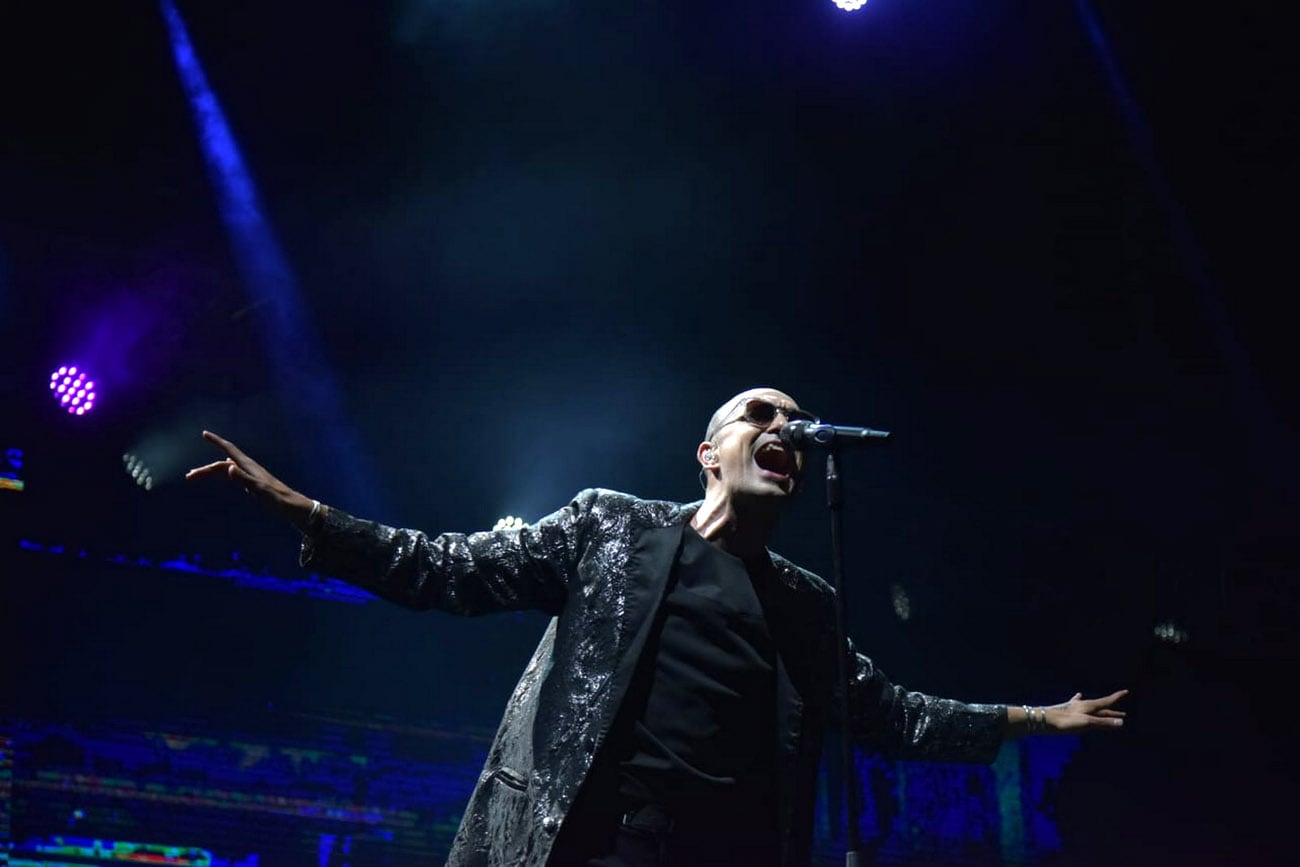 Abel Pintos brindó un show en el estadio Mario Alberto Kempes donde repasó grandes éxitos de su carrera. (Facundo Luque / La Voz)