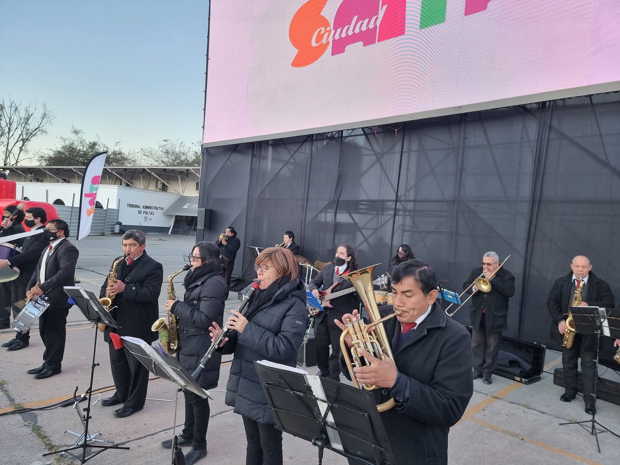 La banda con 35 años de trayectoria se presenta todo el mes con un repertorio variado.