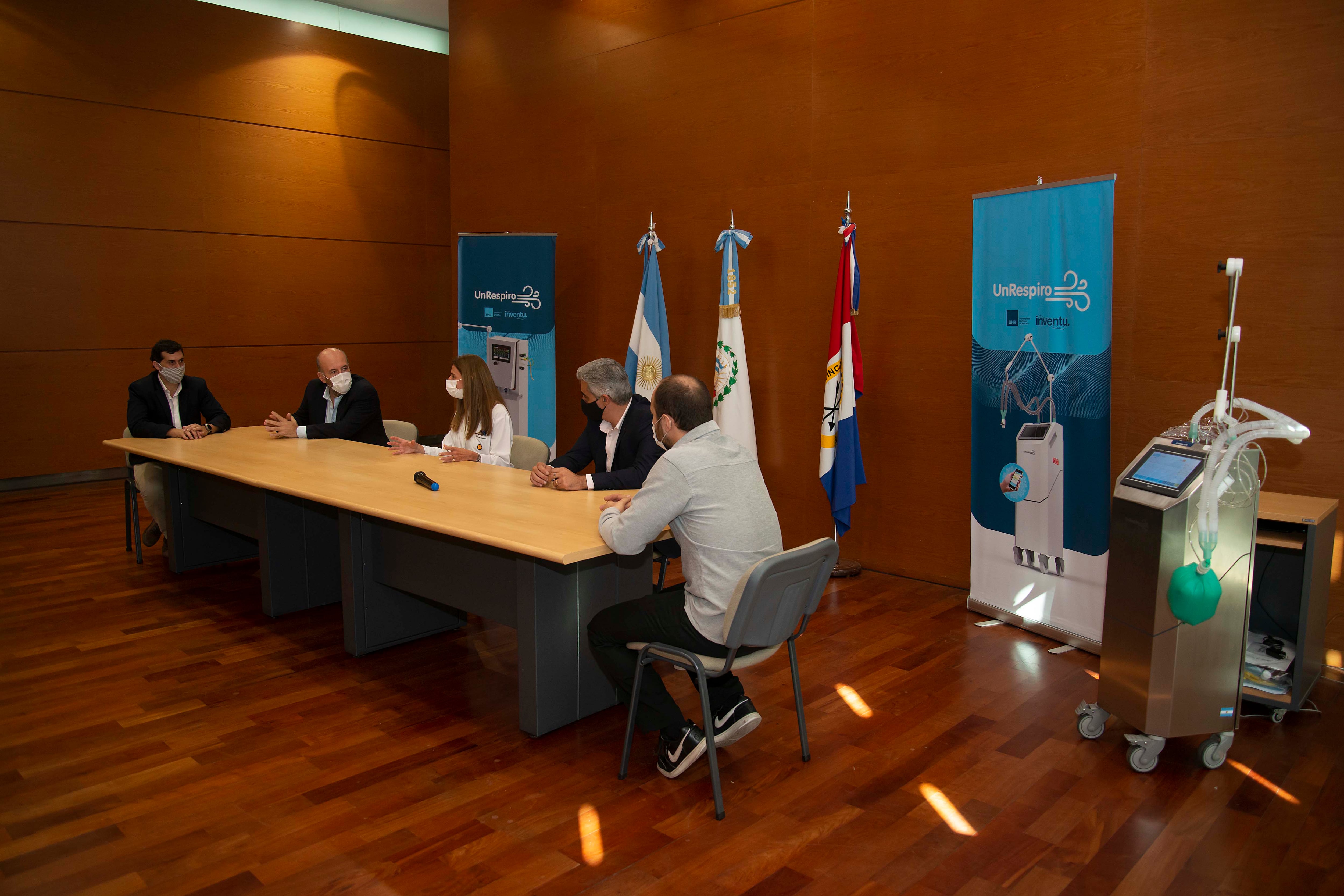 Entrega de ventiladores de transición de la UNR. (Municipalidad de Rosario)