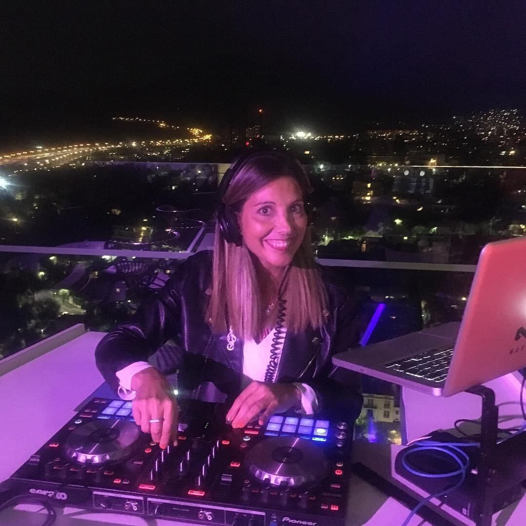 Lorena es una Dj mendocina que se impone en eventos de sunset.