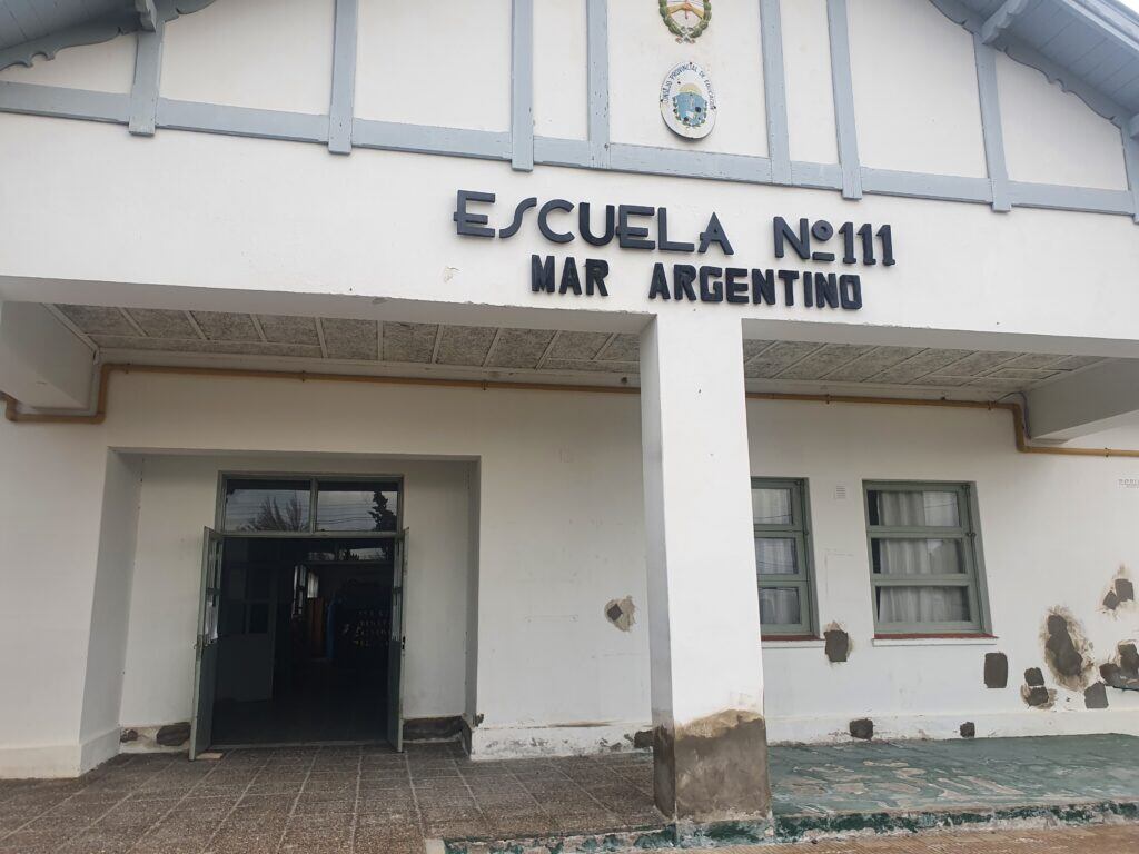 En la Escuela N° 111 algunos artefactos estaban destruídos “con intenciones de romper la cañería de gas”.