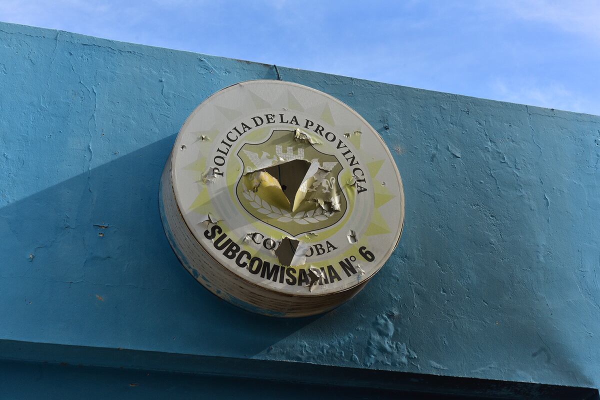Vecinos atacaron una comisaría en Córdoba y policías sufrieron heridas
