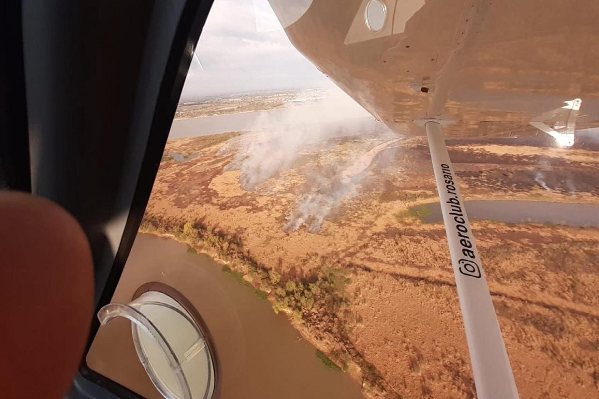 Incendio en Islas del Delta: Brigadistas de Entre Ríos y Santa Fé unen fuerzas para combatir el fuego