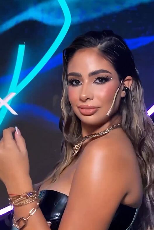 Daniela Celis encendió Instagram con un look total black de cuero y brillos