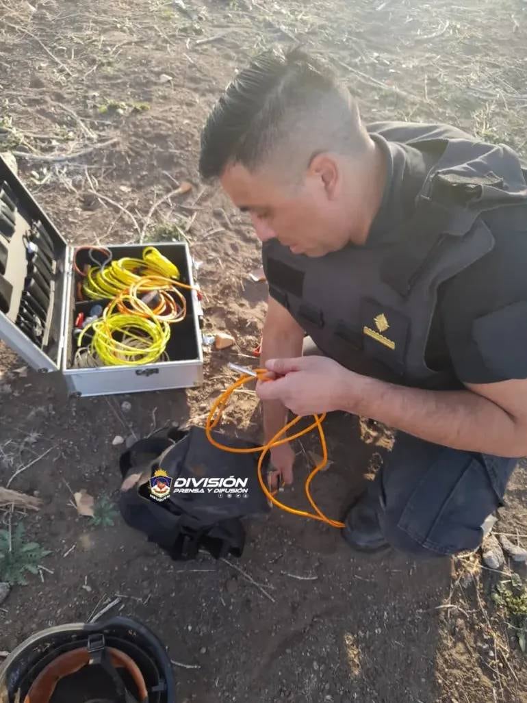 Vecino de Neuquén encontró un misil en la pared de su casa.