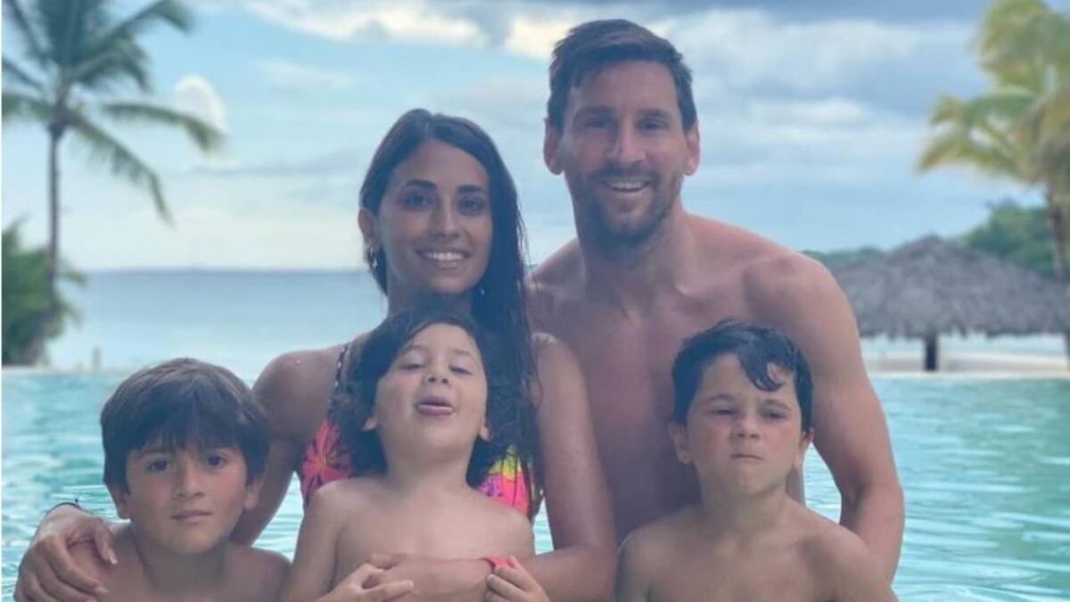 Enamoradísimos: el romántico video Lionel Messi y Antonela Roccuzzo en la pileta