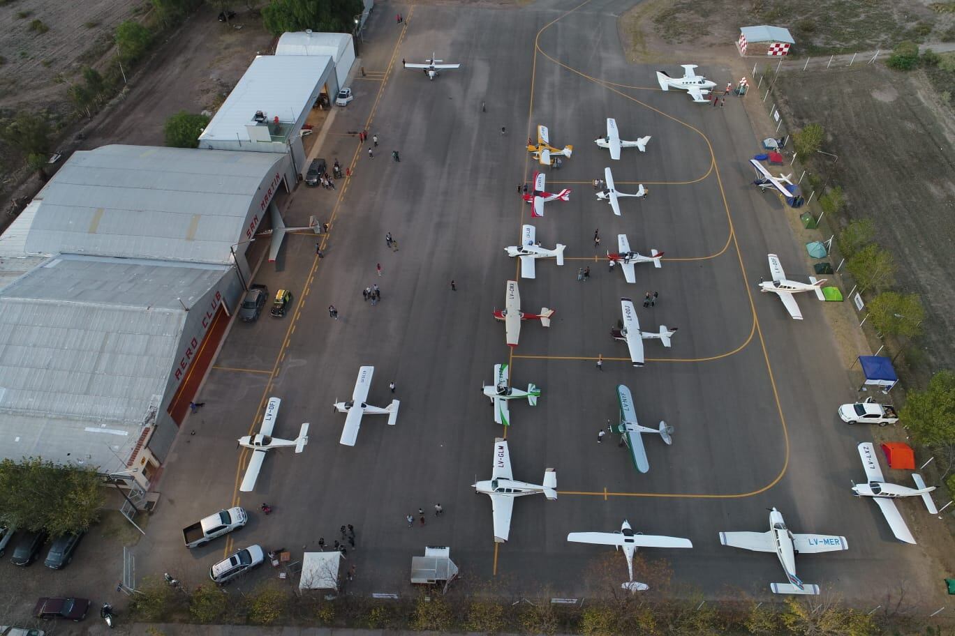 Acrobacias aéreas y vuelos sobre la cordillera, lo grandes atractvos del Aerocamping que se celebra este fin de semana en Mendoza. 