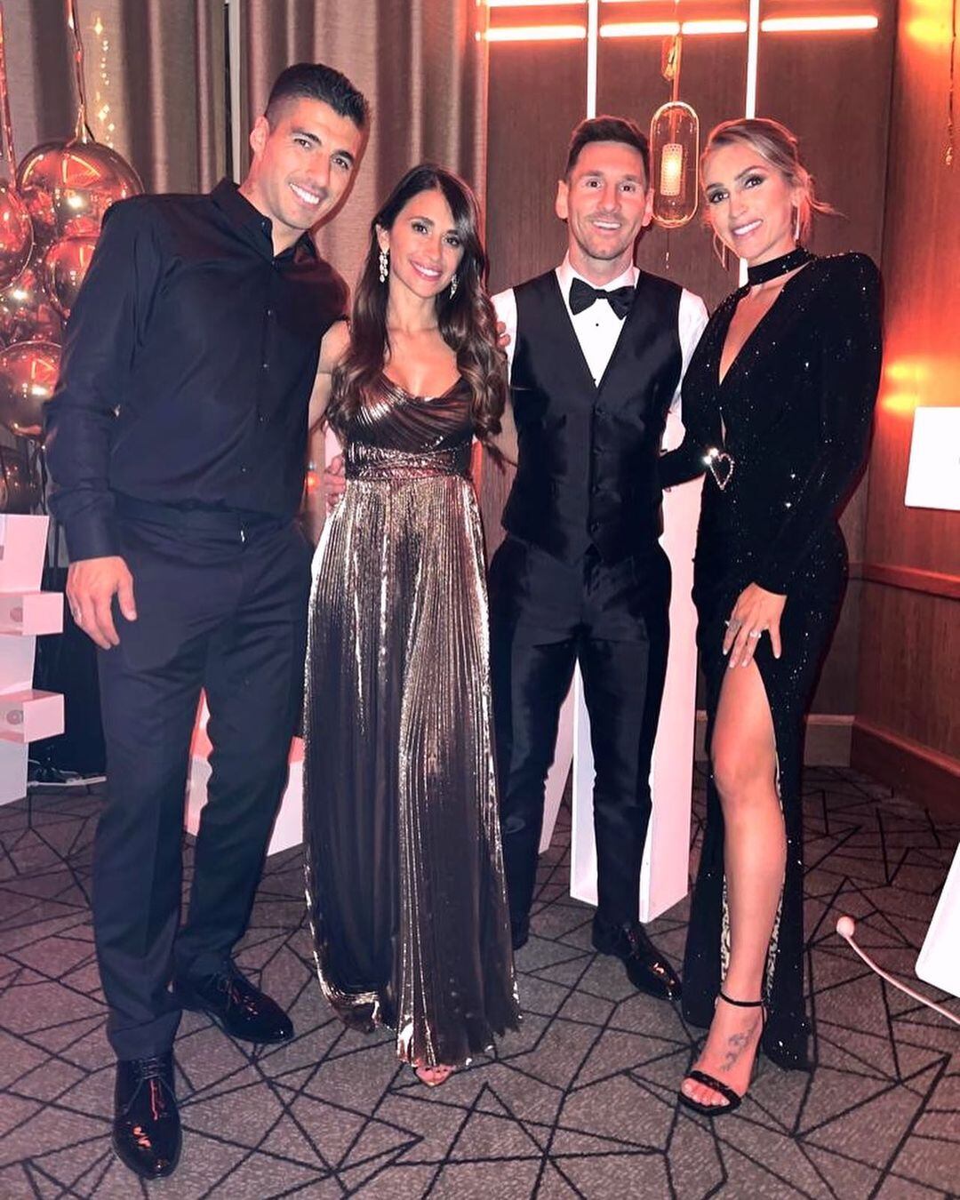 Antonela Roccuzzo, Sofía Balbi, Lionel Messi y Luis Suárez. (@antonelaroccuzzo)