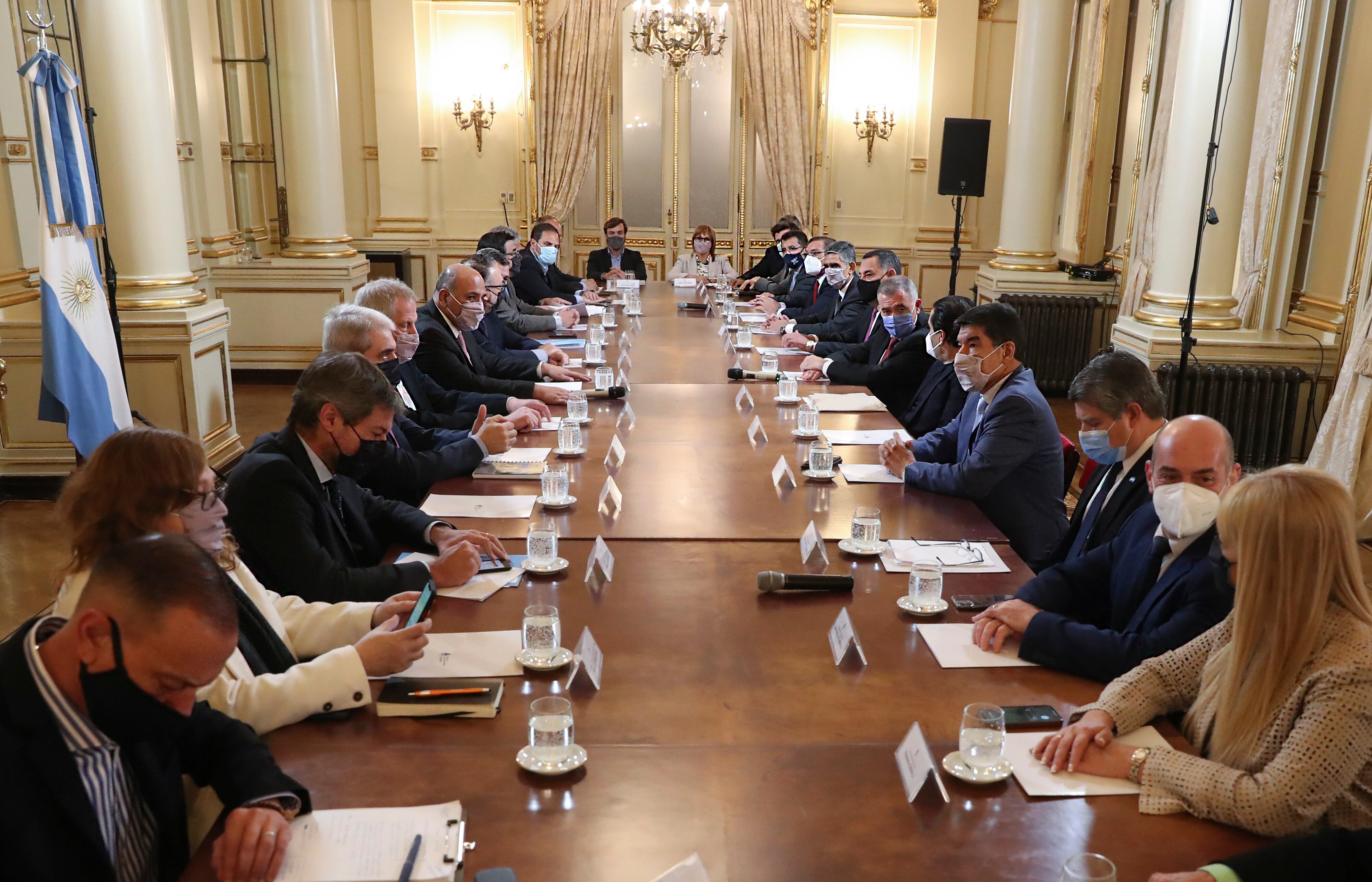 Jaldo y el Gabinete de Ministros de Tucumán fueron recibidos por Manzur en Buenos Aires.