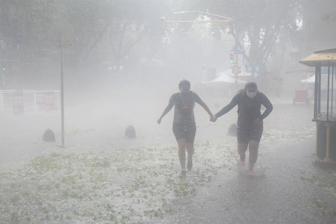 Granizada en Mendoza
Av. San Martin y Garibaldi
Foto Claudio Gutiérrez / Los Andes