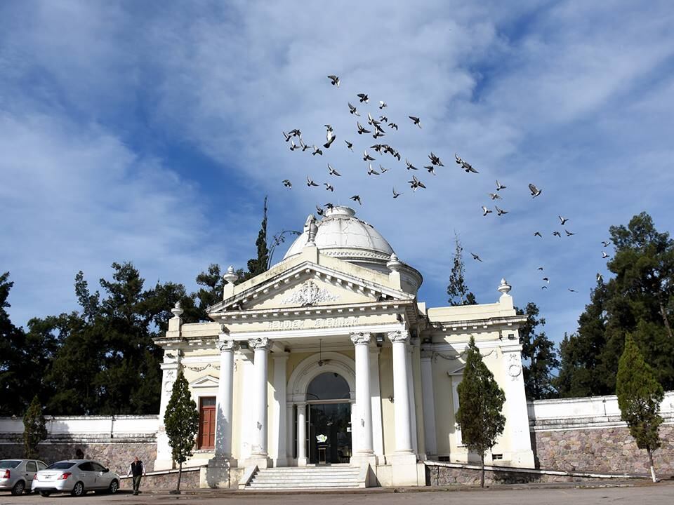 El Cementerio El Salvador estará abierto de 7:00 a 19:00 este martes. La celebración de la Santa Misa por los fieles difuntos está programada para las 8:00, 10:00, 16:00 y 18:00.