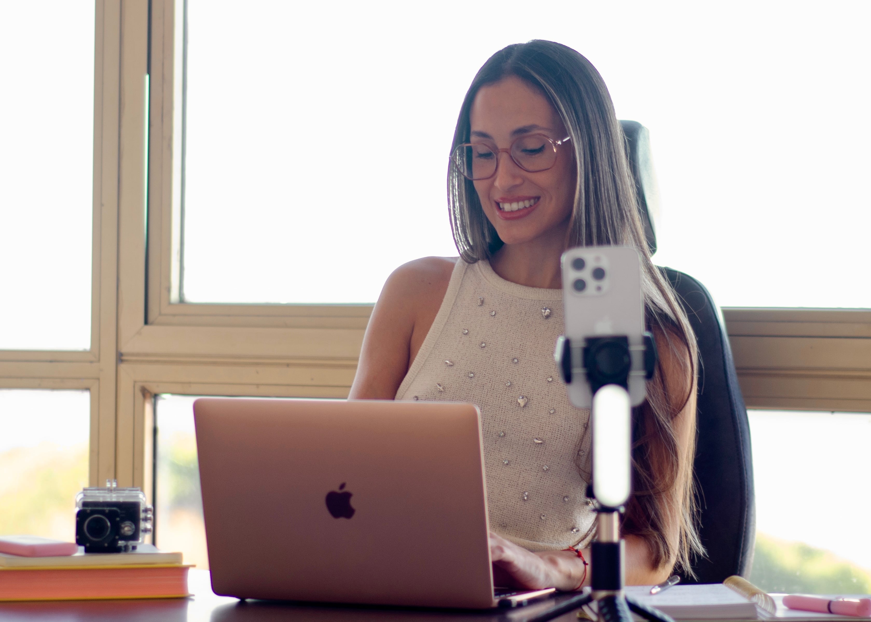 Premios, creatividad y autenticidad: La trayectoria de Meri Vázquez en el marketing digital.