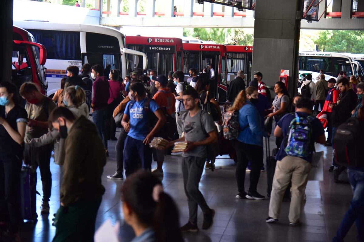 Semana Santa en Córdoba: mucho movimiento en el centro y en la Terminal de Ómnibus