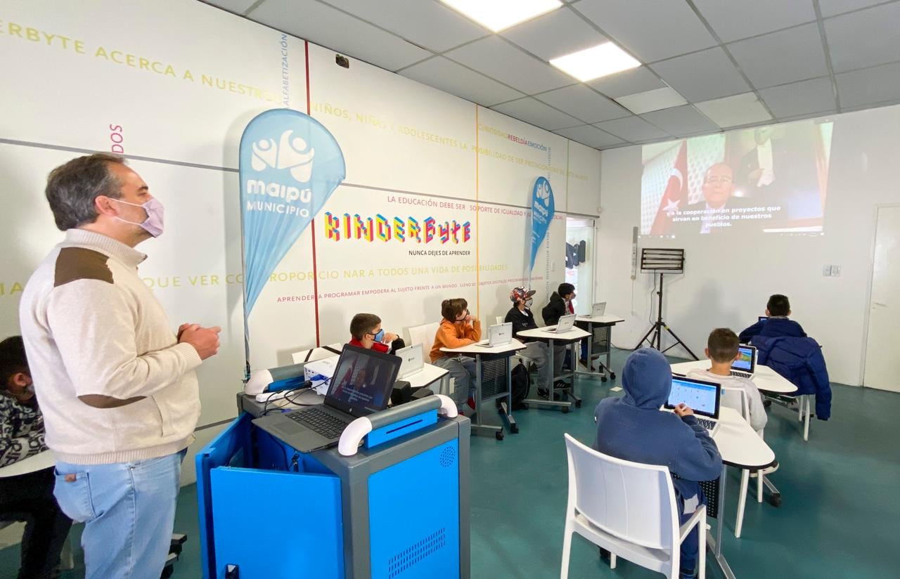 El objetivo de Kinderbyte es fomentar el aprendizaje de programación, robótica, ciencia y tecnología.