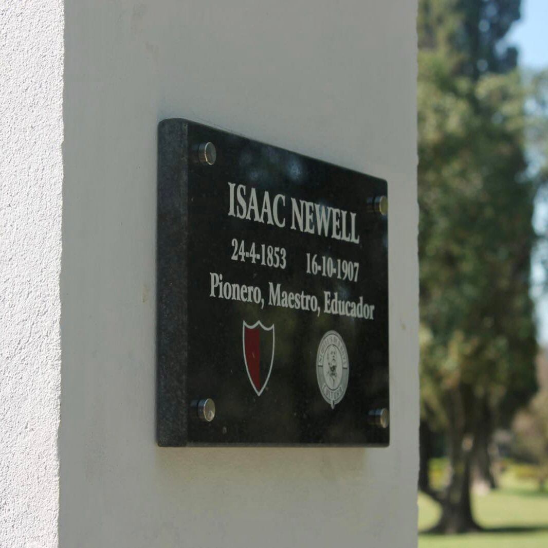 Placa de Isaac Newell restaurada