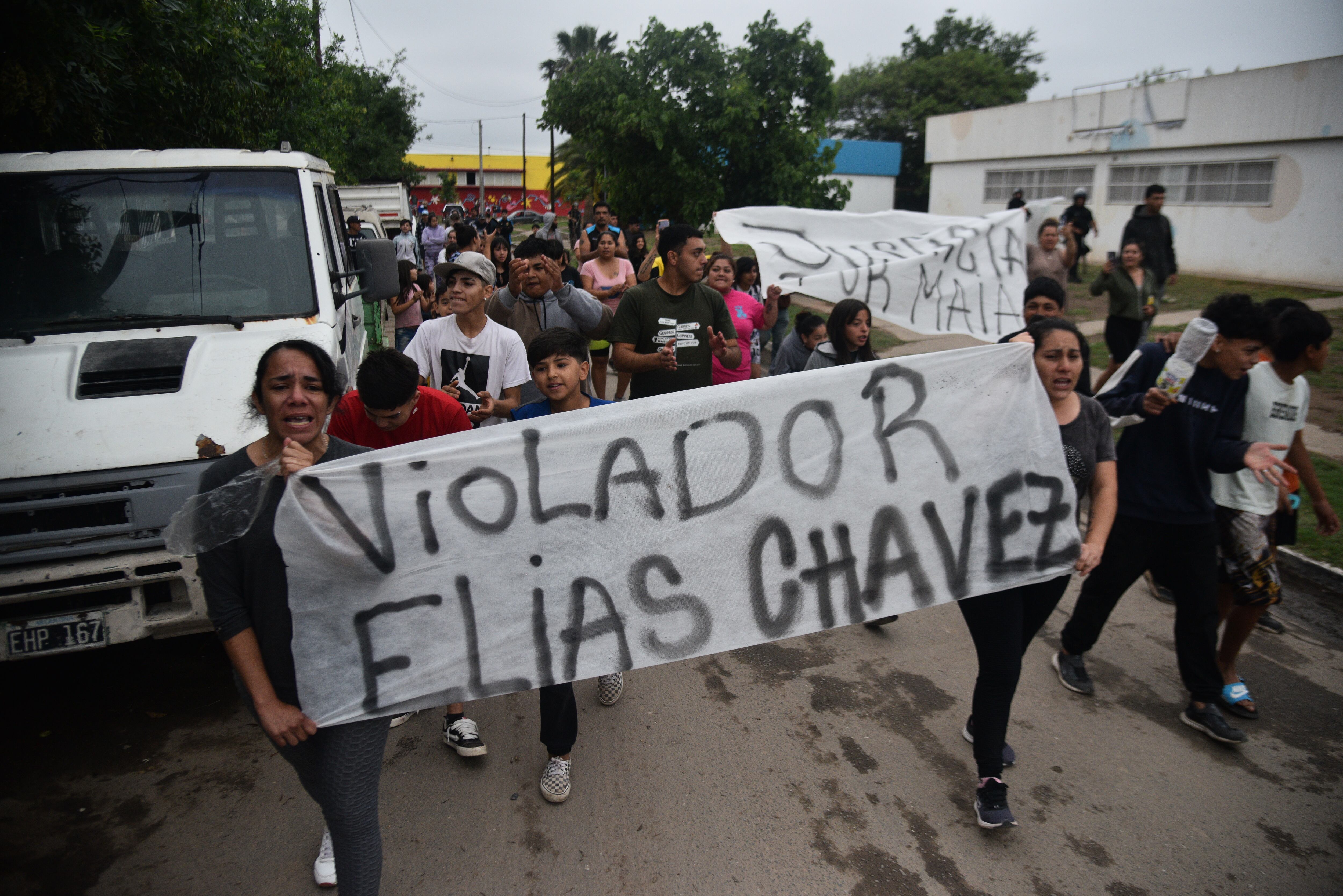 Violencia urbana en Córdoba. Vecinos del barrio Ampliación Ferreyra se enfrentaron con la Policía tras linchar a un vecino. (Pedro Castillo / La Voz)