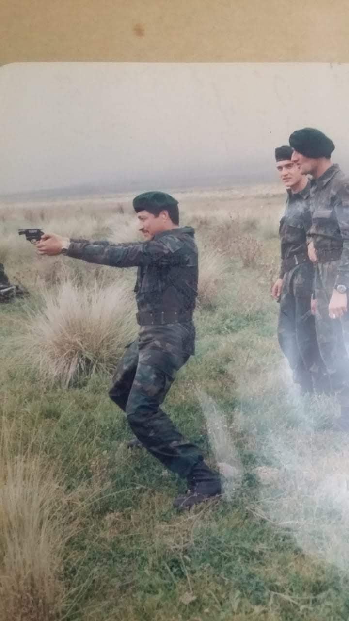 Tenía 29 cuando fue convocado, ostentaba el grado de Cabo Principal de la Infantería de Marina con capacitación de Comandos Anfibios