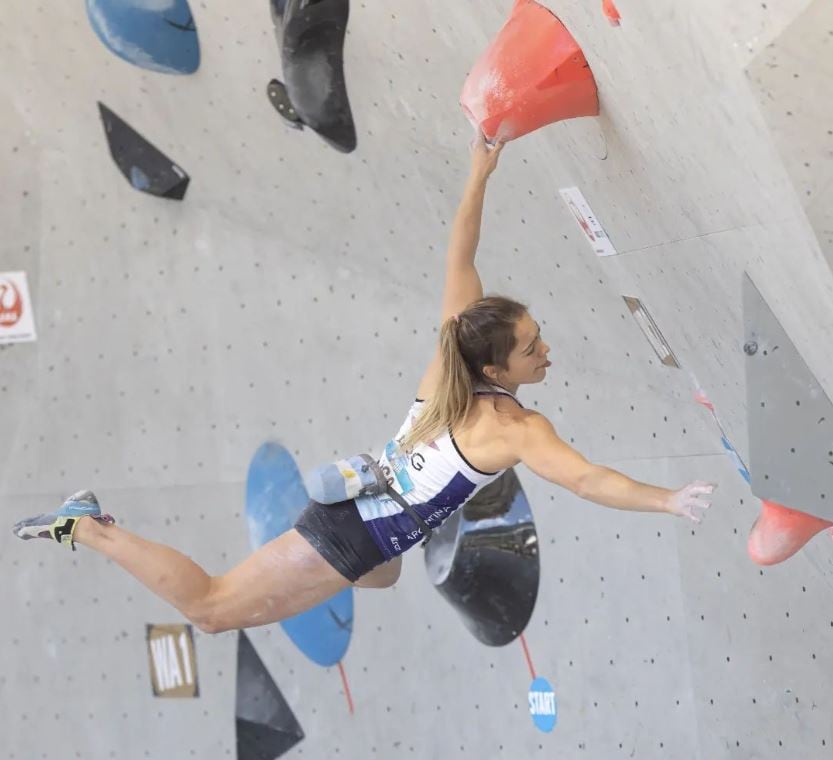 Valentina Aguado en el muro de dificultad.