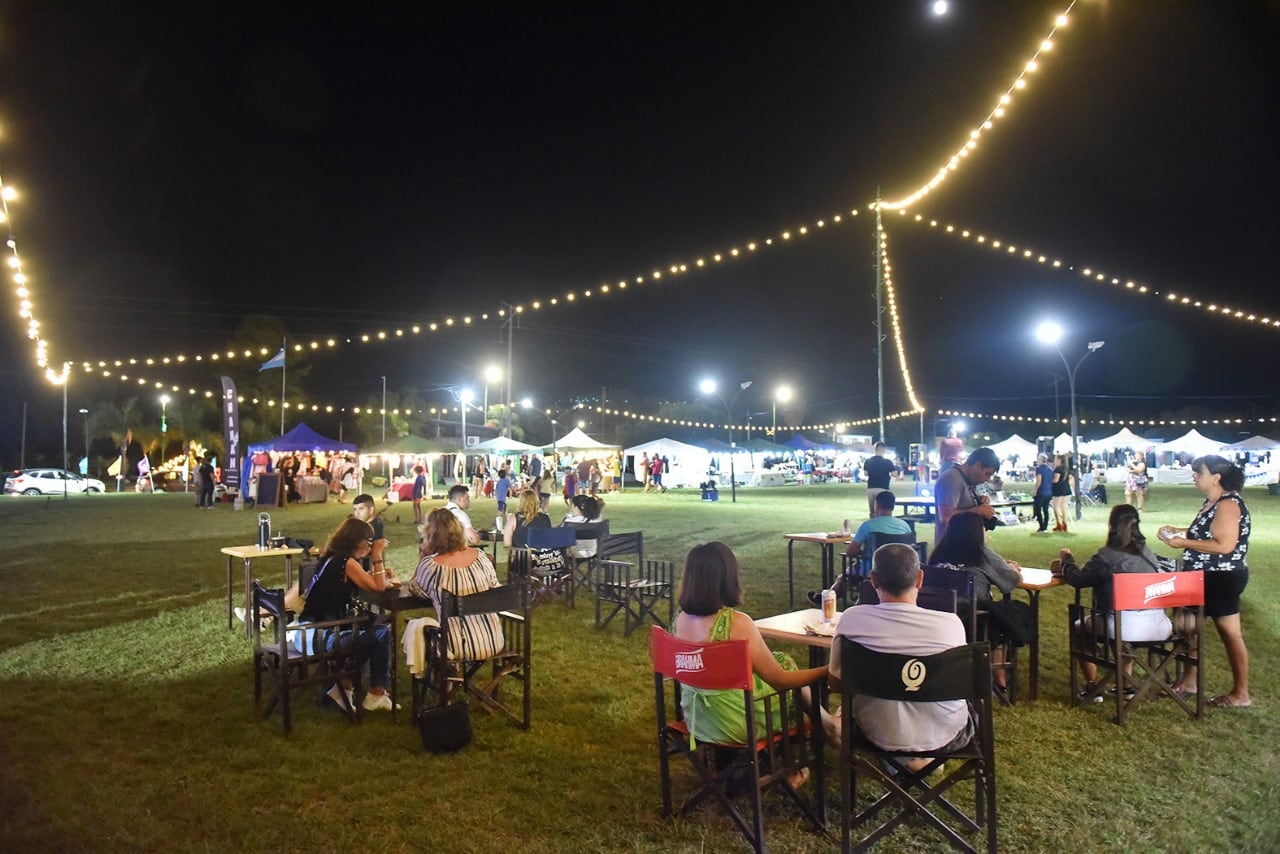 Feria de la Curva en Pueblo Belgrano