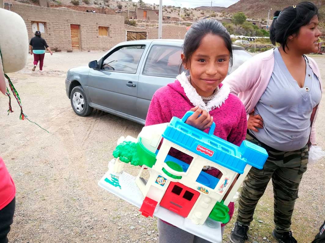 En el encuentro de enero, entregaron juguetes y golosinas a niños de San Antonio de los Cobres.