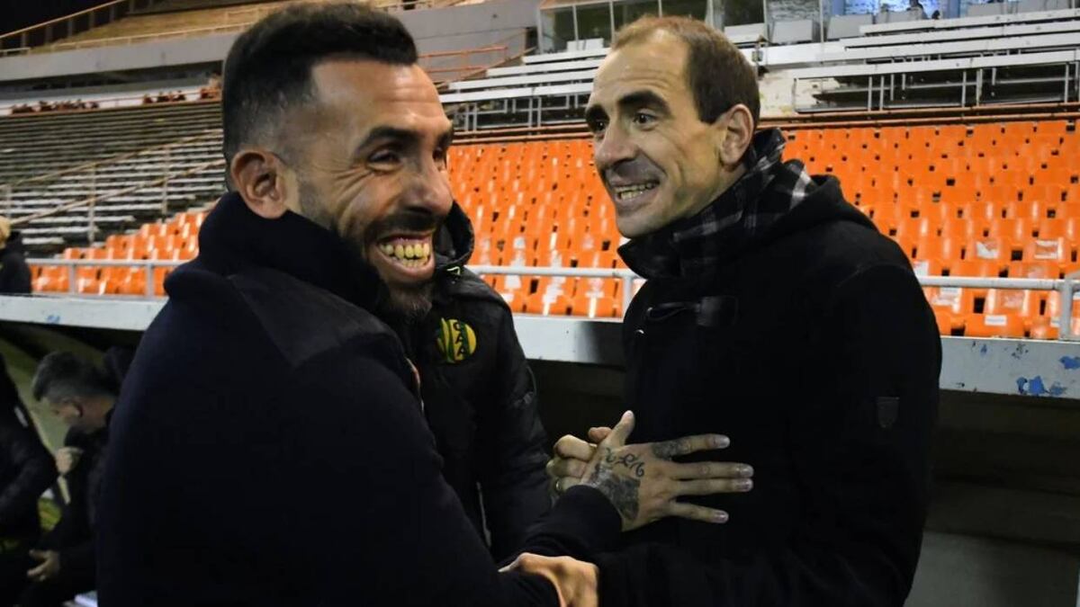 ¿Carlos Tevez DT? Todavía no aparece el certificado del título del “Apache”