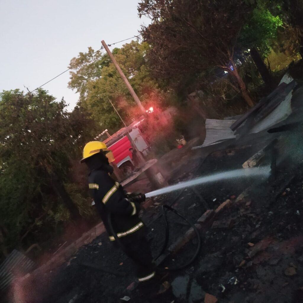 Incendio destruyó una vivienda en Eldorado.