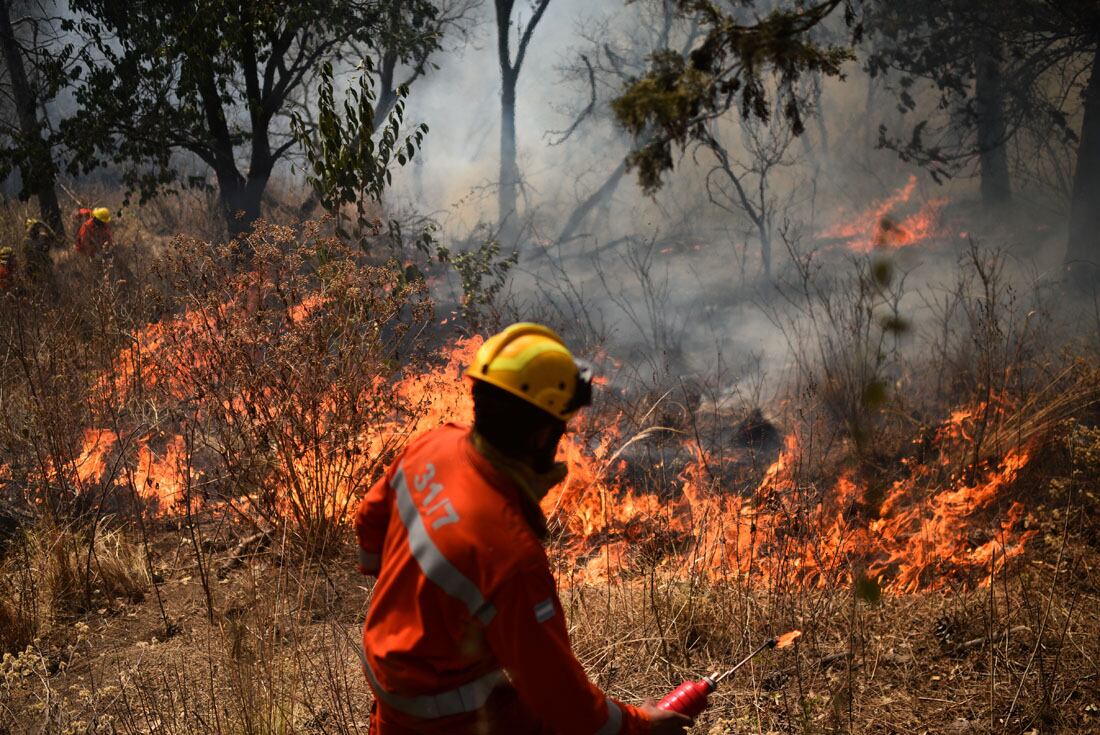  ID:4879828 Incendio en la estacion terrena astrofisica de Bosque Alegre, observatorio, bomberos fuego humo incendios autobomba llamas 
23 septiembre 2020 Foto Pedro Castillo