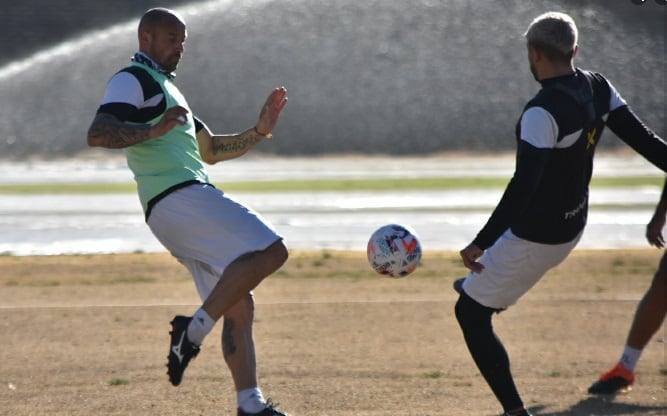 Gimnasia se prepara para el partido del lunes ante Deportivo Maipú.