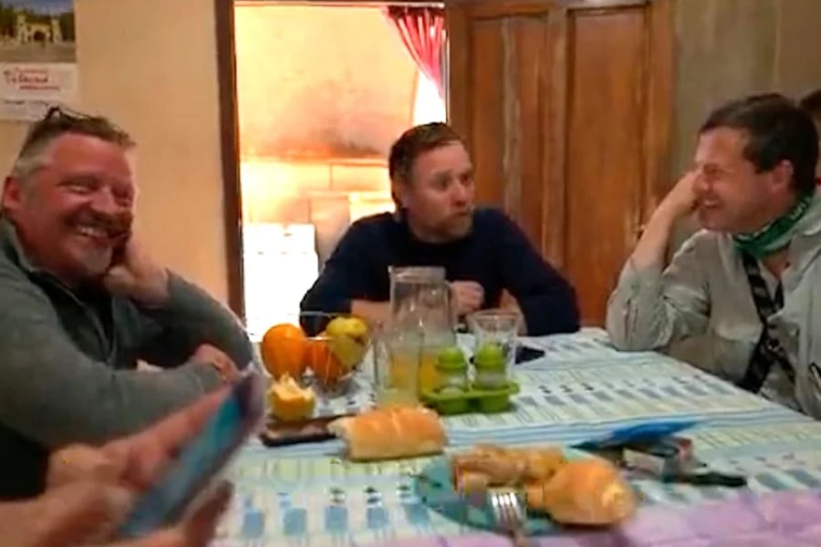 Ewan McGregor, el actor que hace de Obi-Wan Kenobi en Star Wars comiendo un guiso en La Rioja.