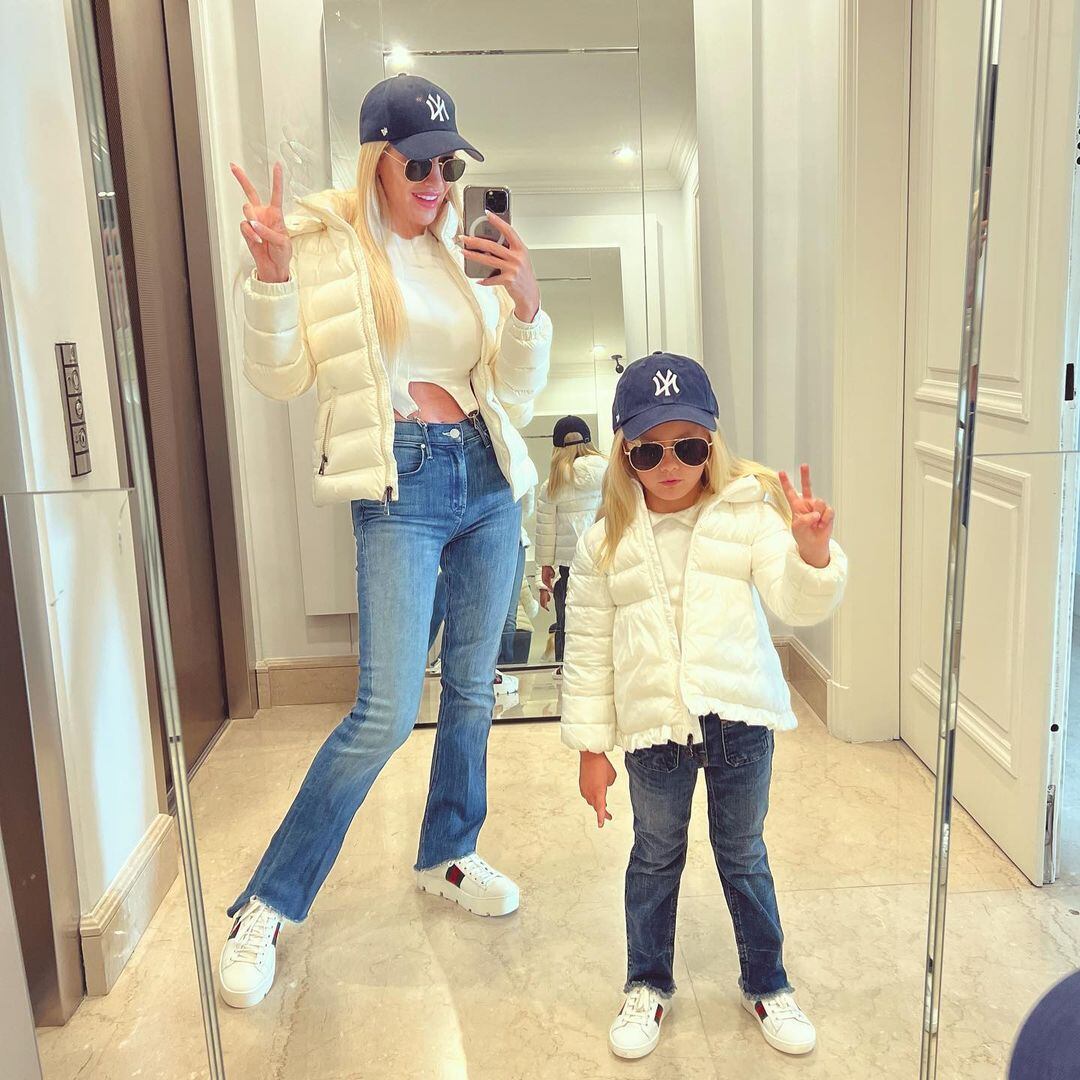 Matilda y Luciana Salazar matchearon looks.