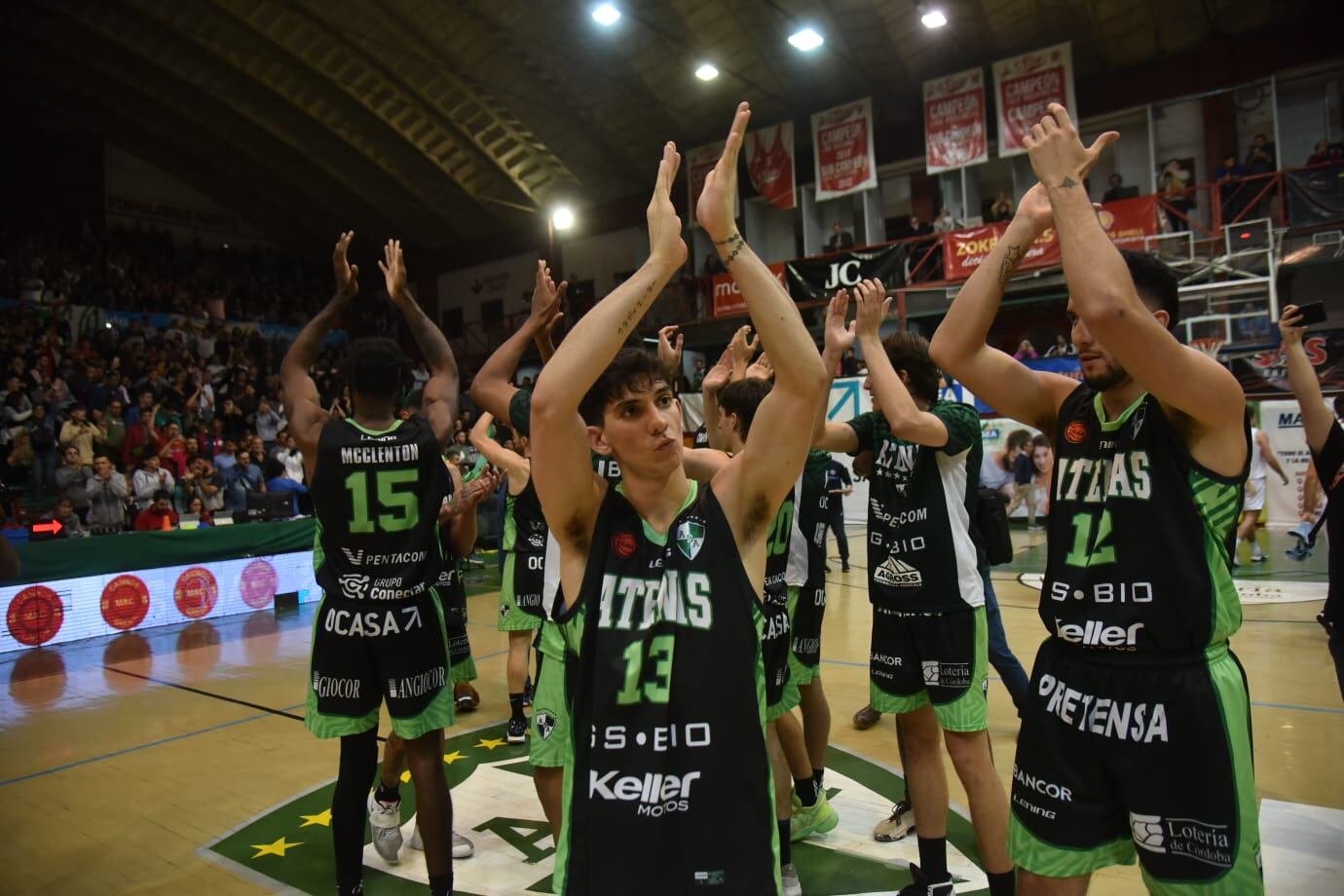 Atenas enfrentó a San Lorenzo por la serie de permanencia de la Liga Nacional de Básquet en el Cerutti. (Facundo Luque / La Voz)