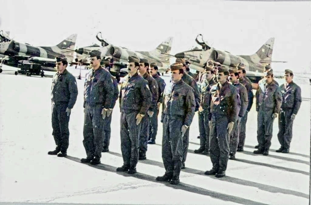 Formación de ceremonia de VUELO SOLO. En la plataforma de la IV Brigada Aérea  Mendoza.  