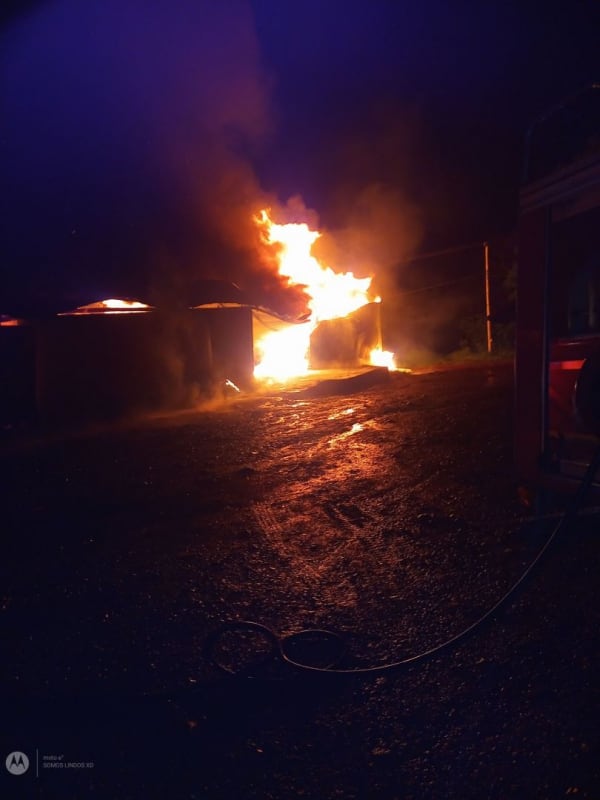 Eldorado: incendio en un secadero de un aserradero.