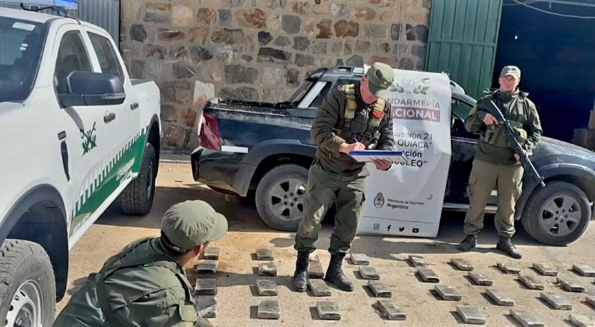 Insólito: por viajar sin documentos, les descubren la camioneta cargada de cocaína