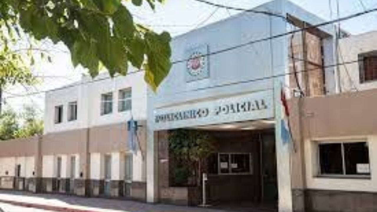 El hombre mayor de edad pasó la noche en el Hospital Policlínico Policial.