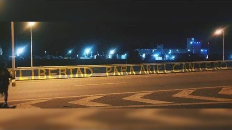 "Libertad para Ariel Cantero", el mensaje que apareció en avenida Circunvalación, en pedido por el ex jefe de Los Monos.