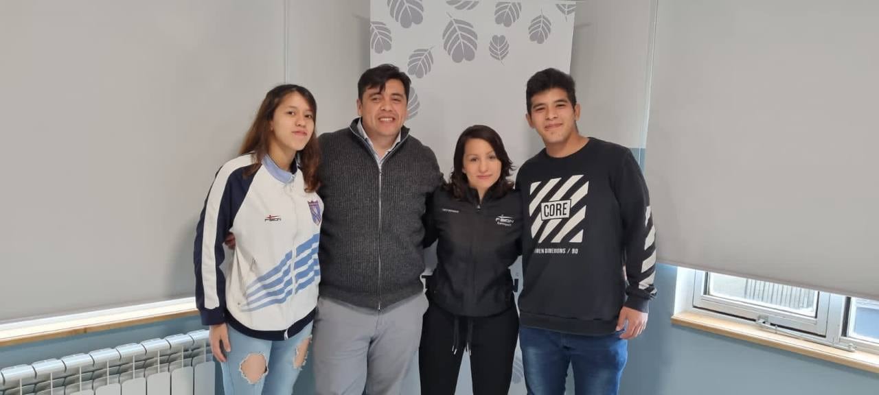 Daniel Harrington recibió a los jóvenes deportistas. El intendente expresó su apoyo y orgullo por los taekwondistas.