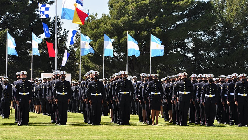 Entrega de espadas y jura a la Bandera