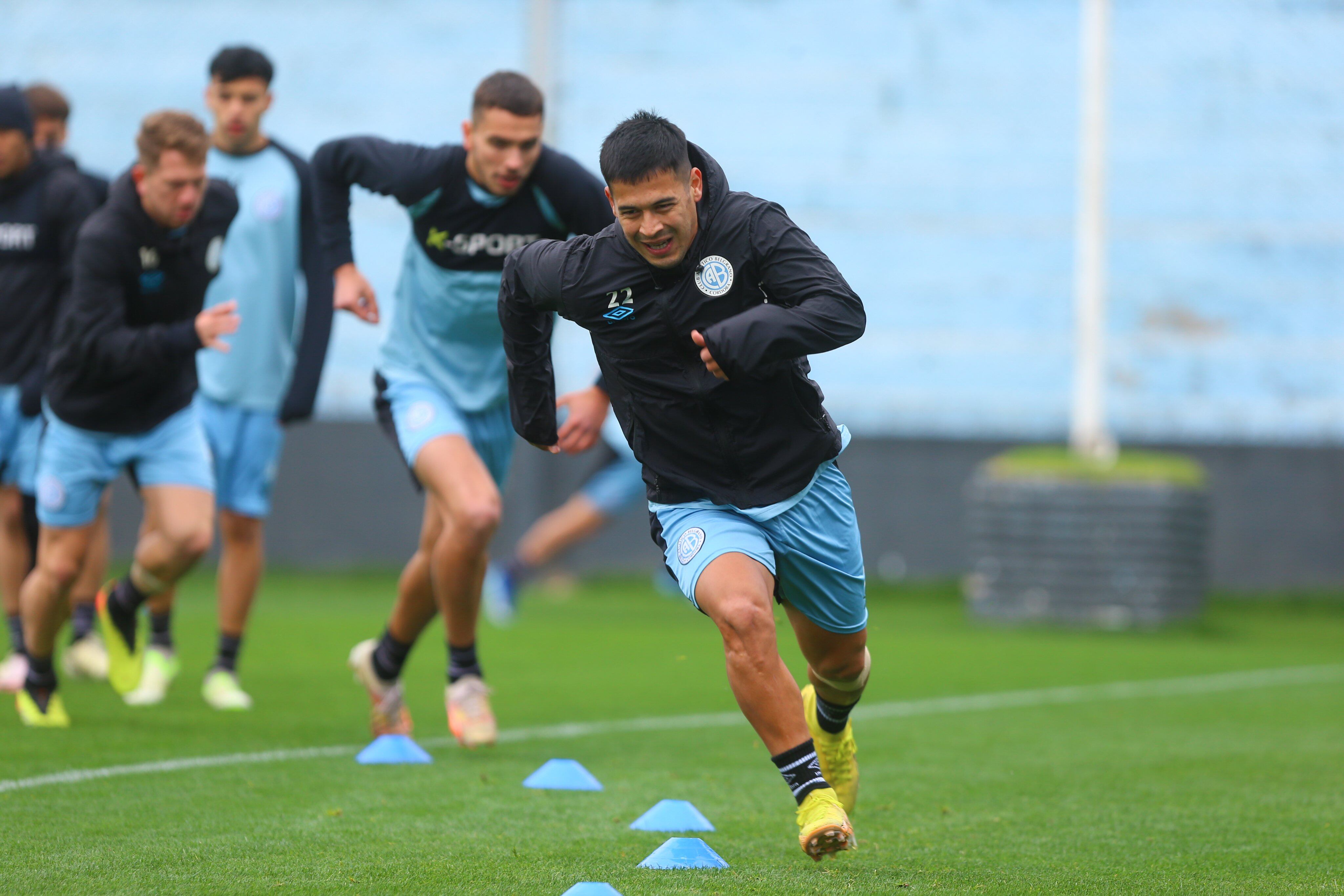 Nicolás "Uvita" Fernández metido a pleno. Belgrano necesita de su juego para buscar el pase a cuartos (Prensa Belgrano).