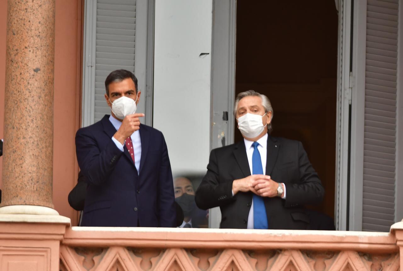 Alberto Fernández y Pedro Sánchez se reunieron con empresarios en la Casa Rosada.