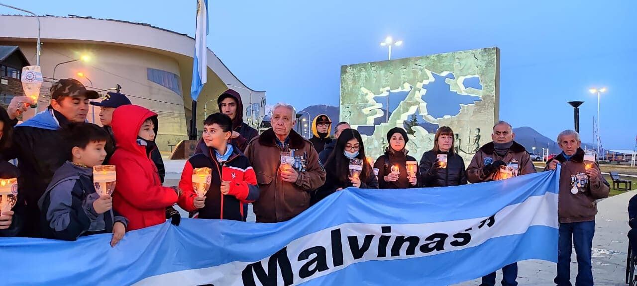 Marcha de antorchas homenaje a la tripulación del Crucero A.R.A "General Belgrano".