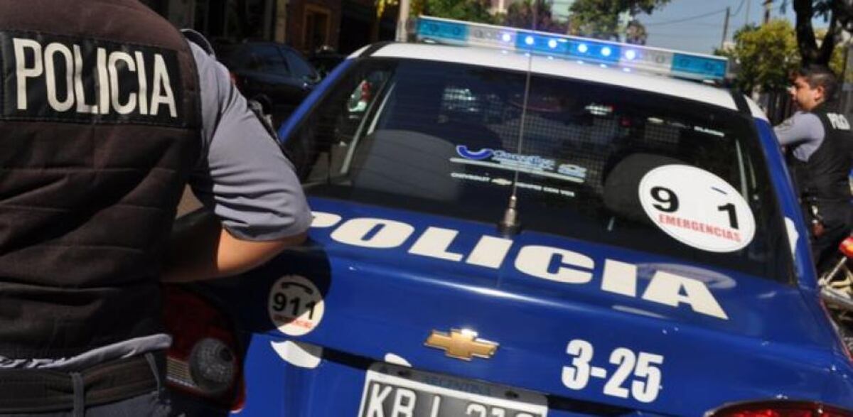 La Plata: un hombre fue grabado violando a un nieto de su pareja y al conocerse el video los vecinos quisieron quemarle la casa