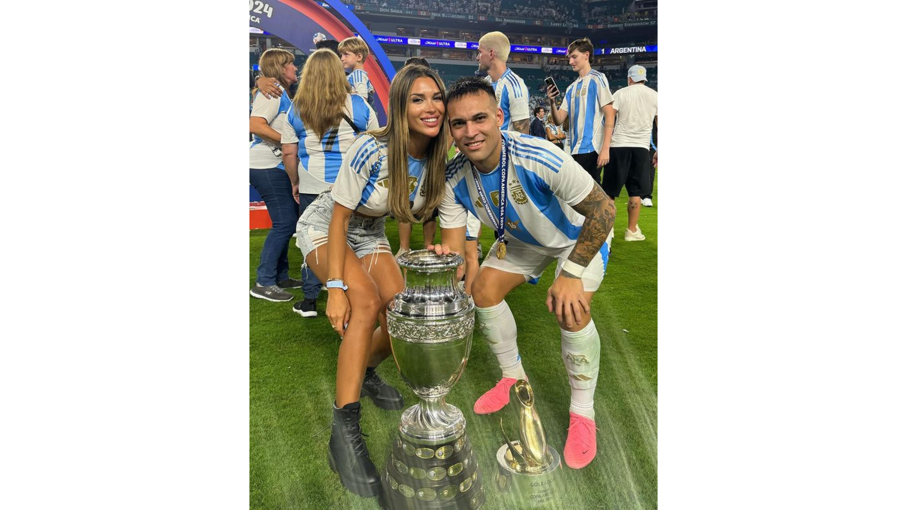 Agus Gandolfo junto a su esposo Lautaro Martínez.