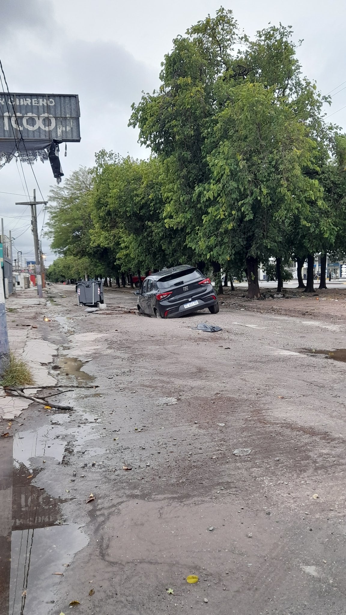 El temporal que azotó este viernes a Córdoba dejó incontables destrozos.