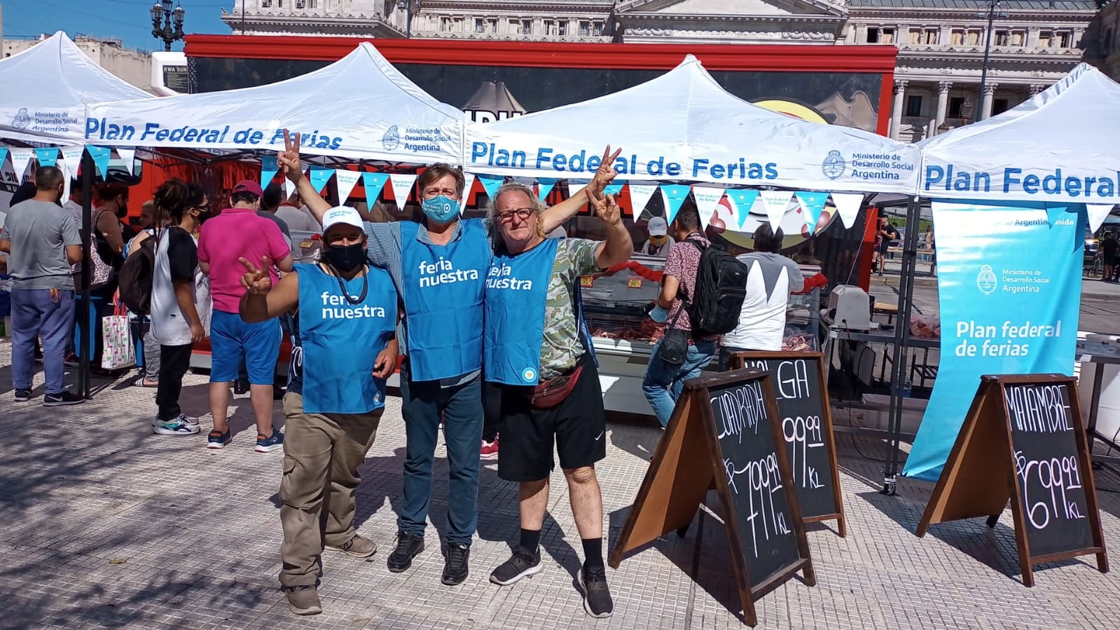 Trabajadores marplatenses trabajaron con sus puestos de carne y pescado en pleno corazón de Buenos Aires.